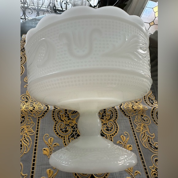 Tulip & Scrolls Milk Glass Compote Pedestal Bowl - Picture 10 of 11